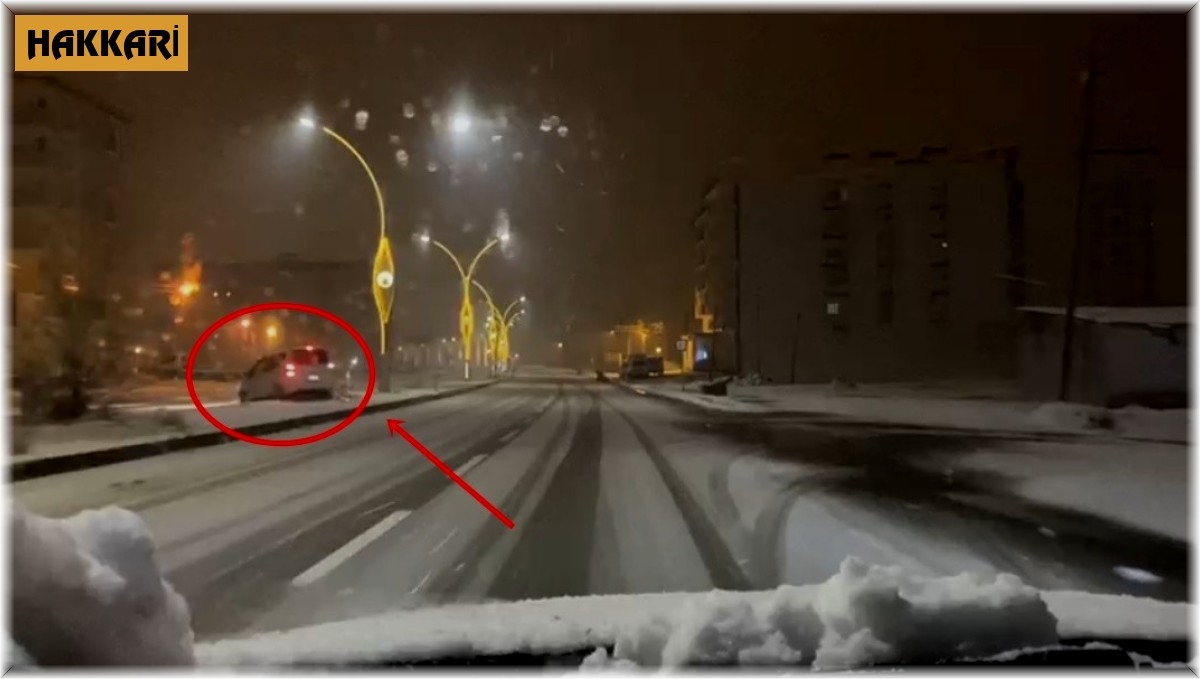 Mevsimin ilk karıyla gelen trafik kazası, cep telefonu kamerasına yansıdı