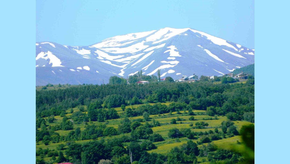 Mevsimler Posof'a güzellik katıyor