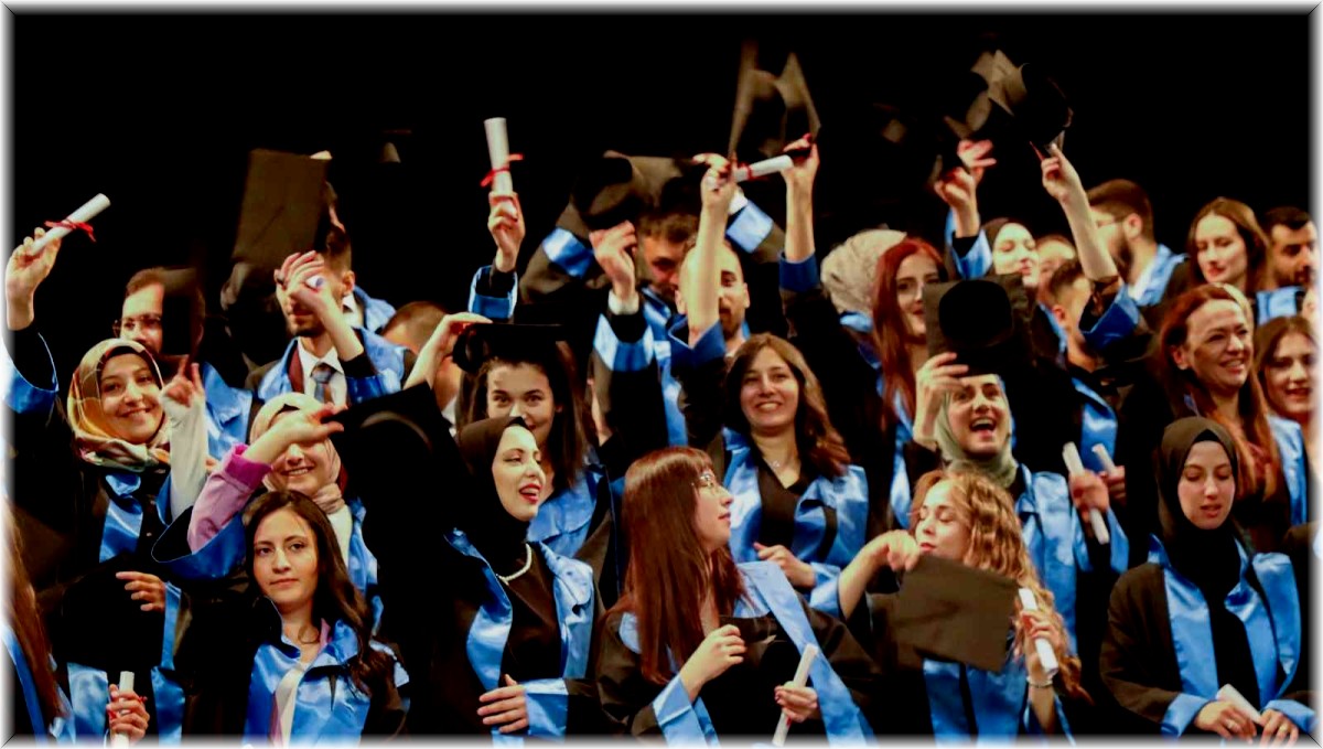 Mezuniyet törenleri büyük bir coşkuyla kutlandı