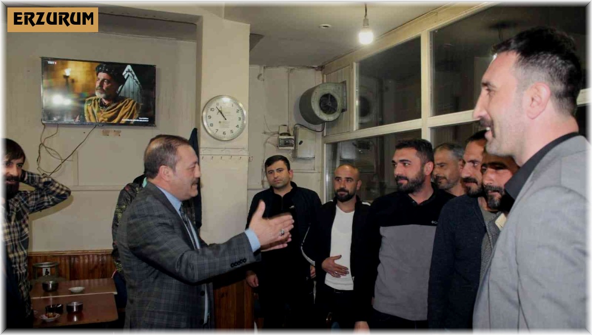 MHP il Başkanı Karataş iftar sonrası Şükrü Paşa'da esnaf ve vatandaşlarla bir araya geldi