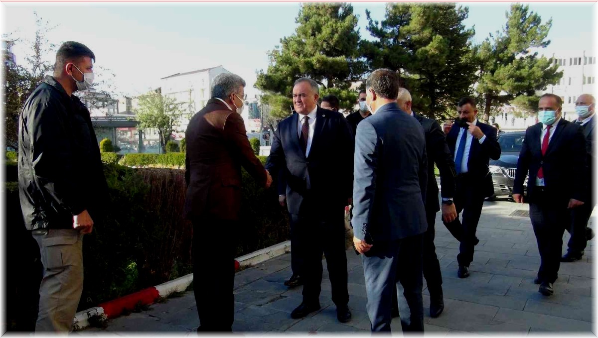 MHP'li Akçay Van'da