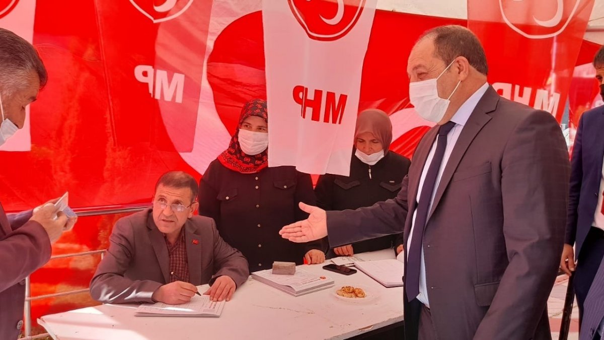 MHP standına yoğun ilgi