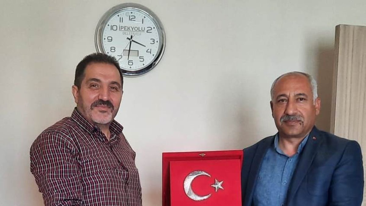 MHP Van İl Başkanı Güngöralp'ten İHA'ya ziyaret