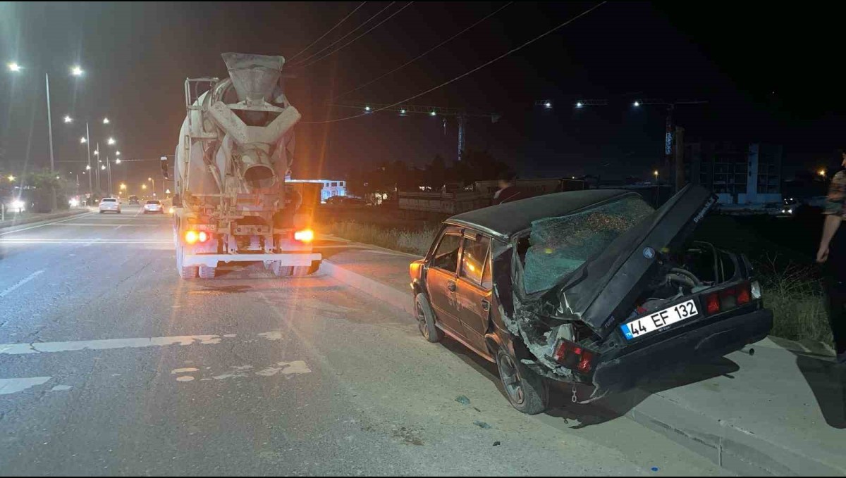 Mikser otomobile çarptı, 1 yaralı