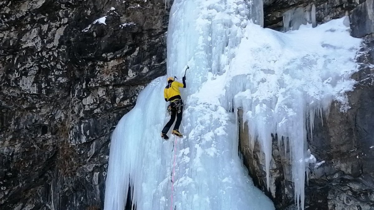 Milli Dağcı Tunç Fındık, Erek Dağı buz şelalesine tırmandı