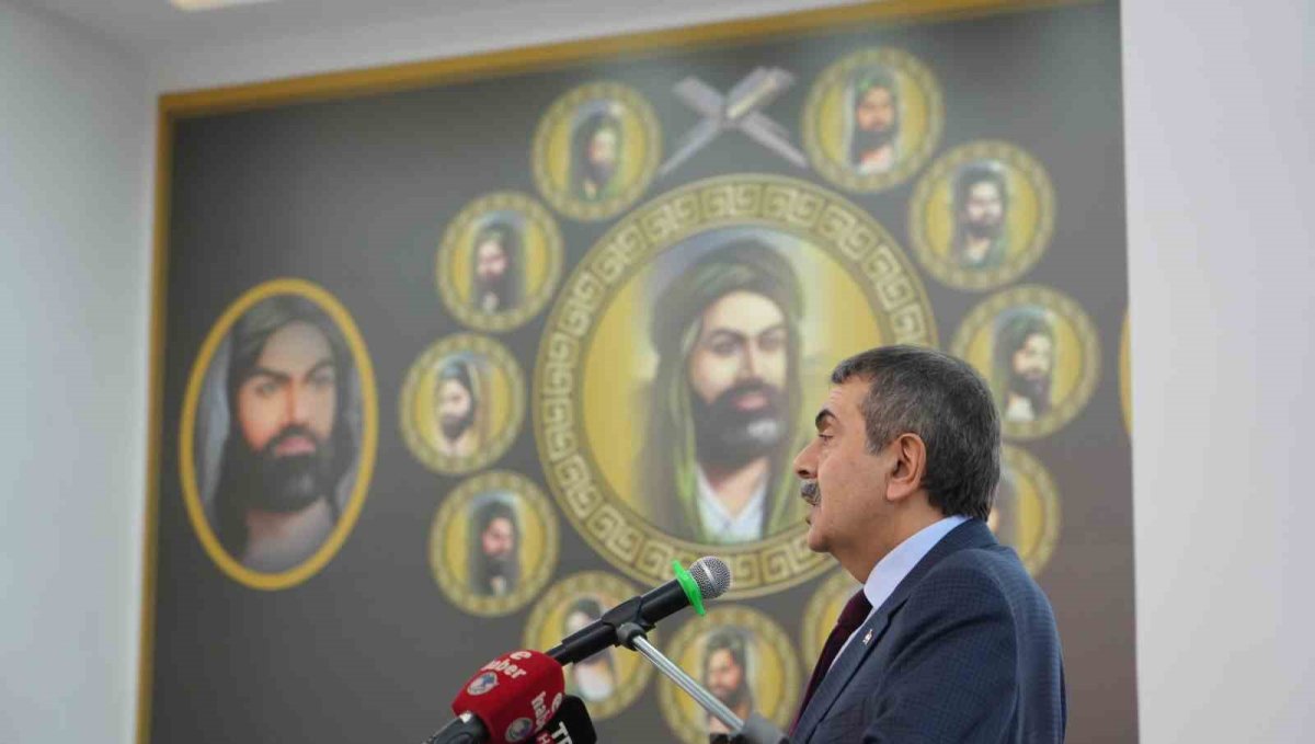 Milli Eğitim Bakanı Prof. Dr. Yusuf Tekin, Erzurum'da cemevini ziyaret etti