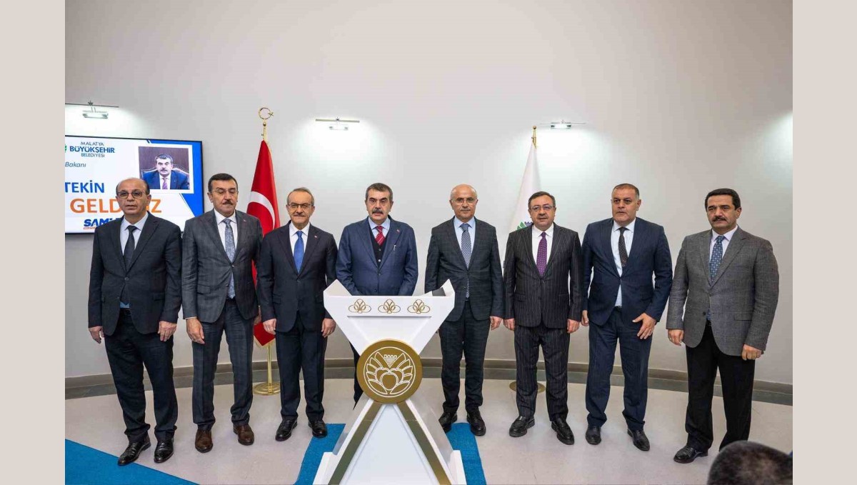 Millî Eğitim Bakanı Tekin, Malatya Büyükşehir Belediye Başkanı Er'i ziyaret etti