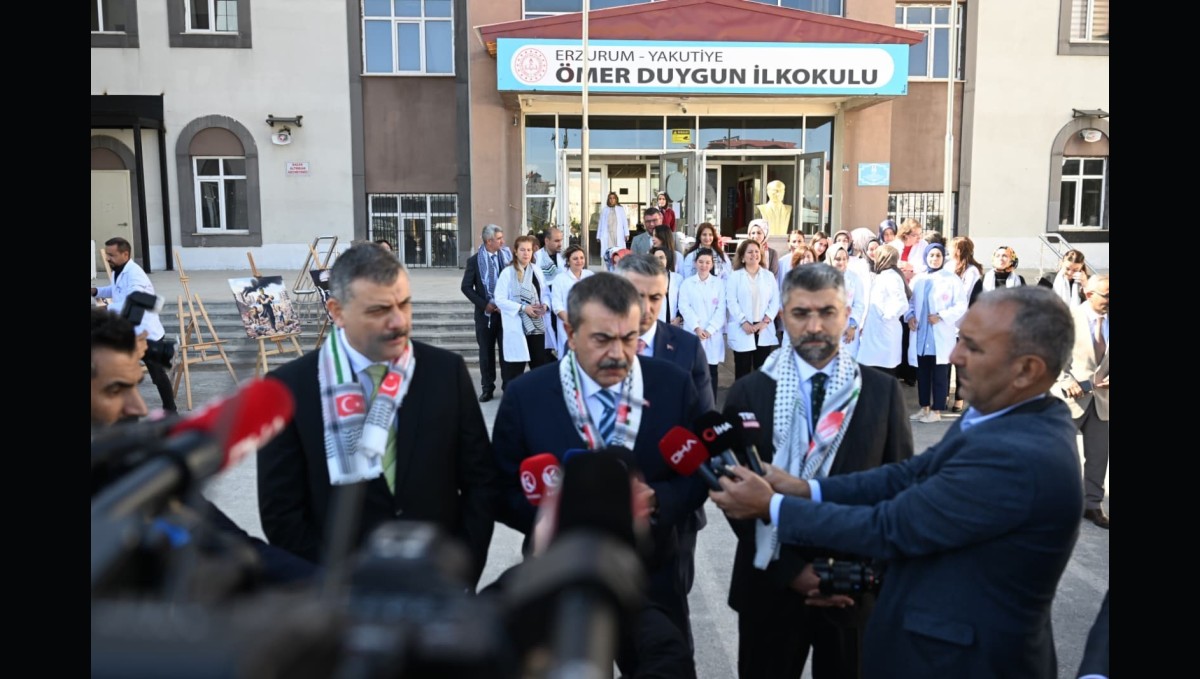 Milli Eğitim Bakanı Tekin: "On binlerce insan, 60 binin üzerinde insanın şehit edildiği bir soykırım sürecini yaşıyoruz"