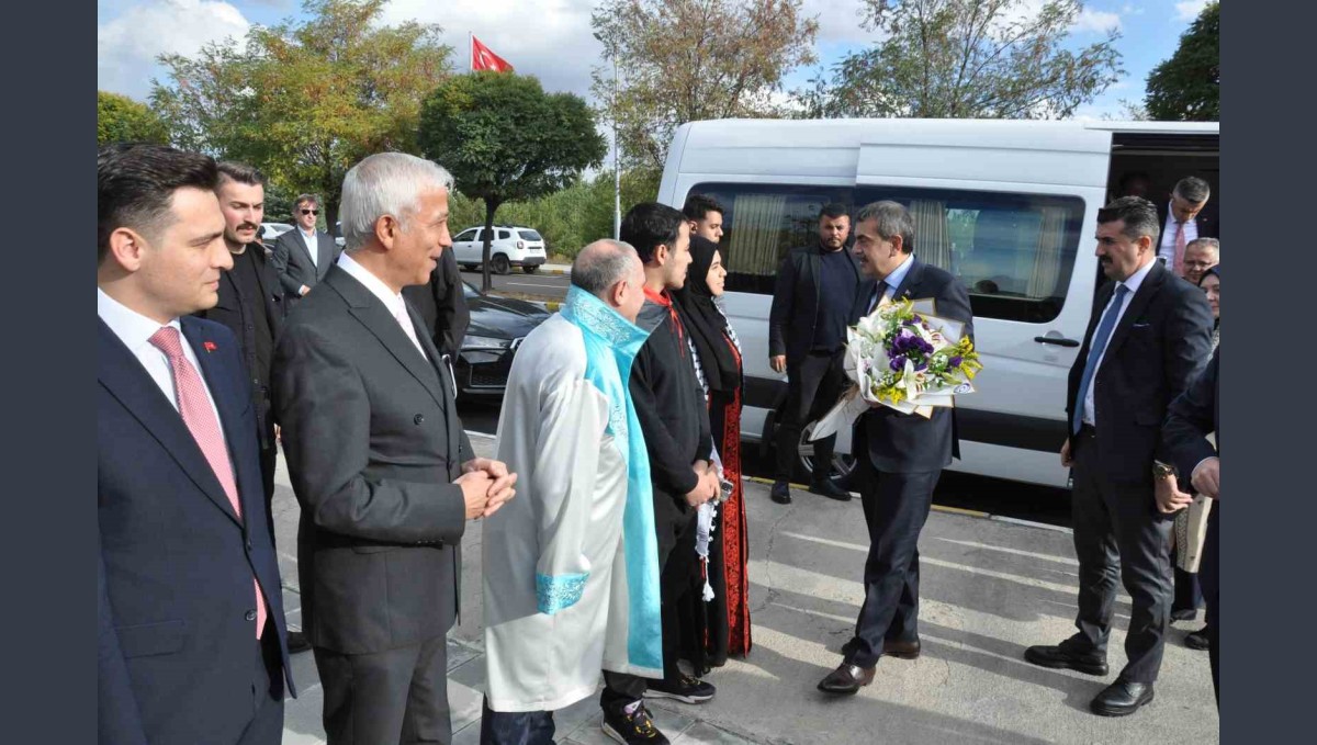 Milli Eğitim Bakanı Tekin: "Terörsüz Türkiye sürecine sahip çıkmak, en çok da bu ülkenin entelektüellerinin, akademisyenlerinin görevi"
