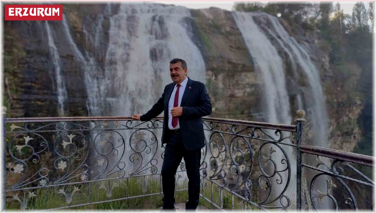 Milli Eğitim Bakanı Yusuf Tekin, baba ocağında çiçeklerle karşılandı