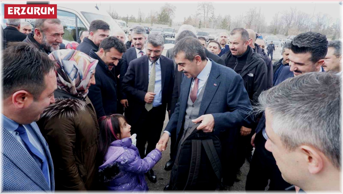 Milli Eğitim Bakanı Yusuf Tekin, mahalle muhtarları ile kahvaltıda araya geldi