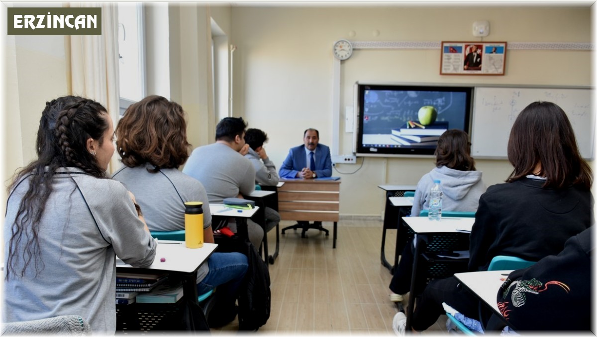 Milli Eğitim Müdürü Gün, Erzincan Fen Lisesi öğrencileriyle bir araya geldi