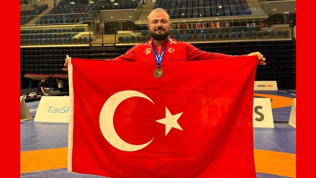 Milli güreşçi Sarıçiçek dünya üçüncüsü oldu