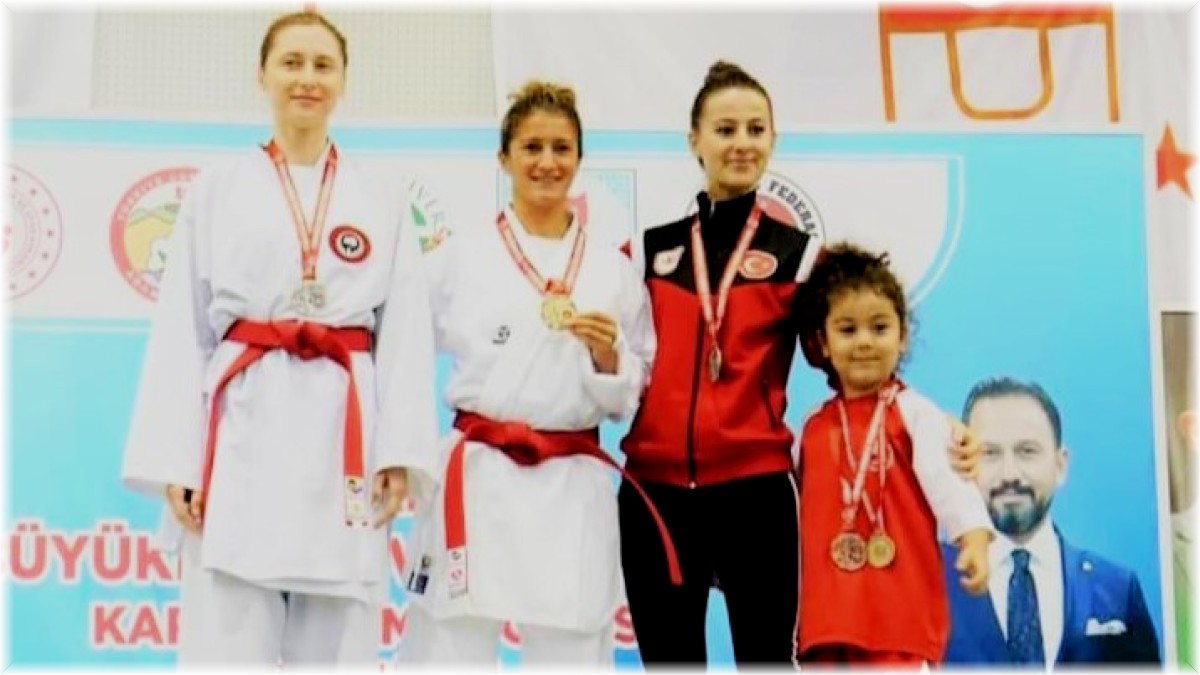 Milli Karate Antrenörü Arzu Koç Türkiye Büyükler ve Veteranlar Karate şampiyonasını birincilikle bitirdi