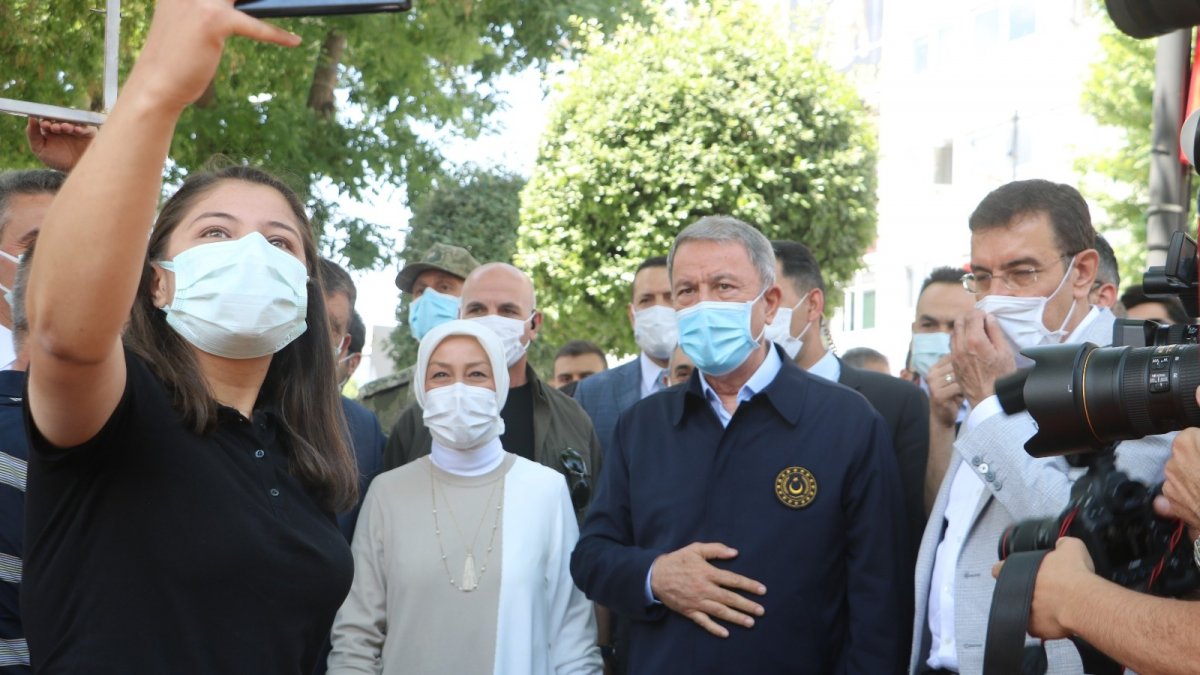 Milli Savunma Bakanı Akar'a Malatya'da sevgi seli