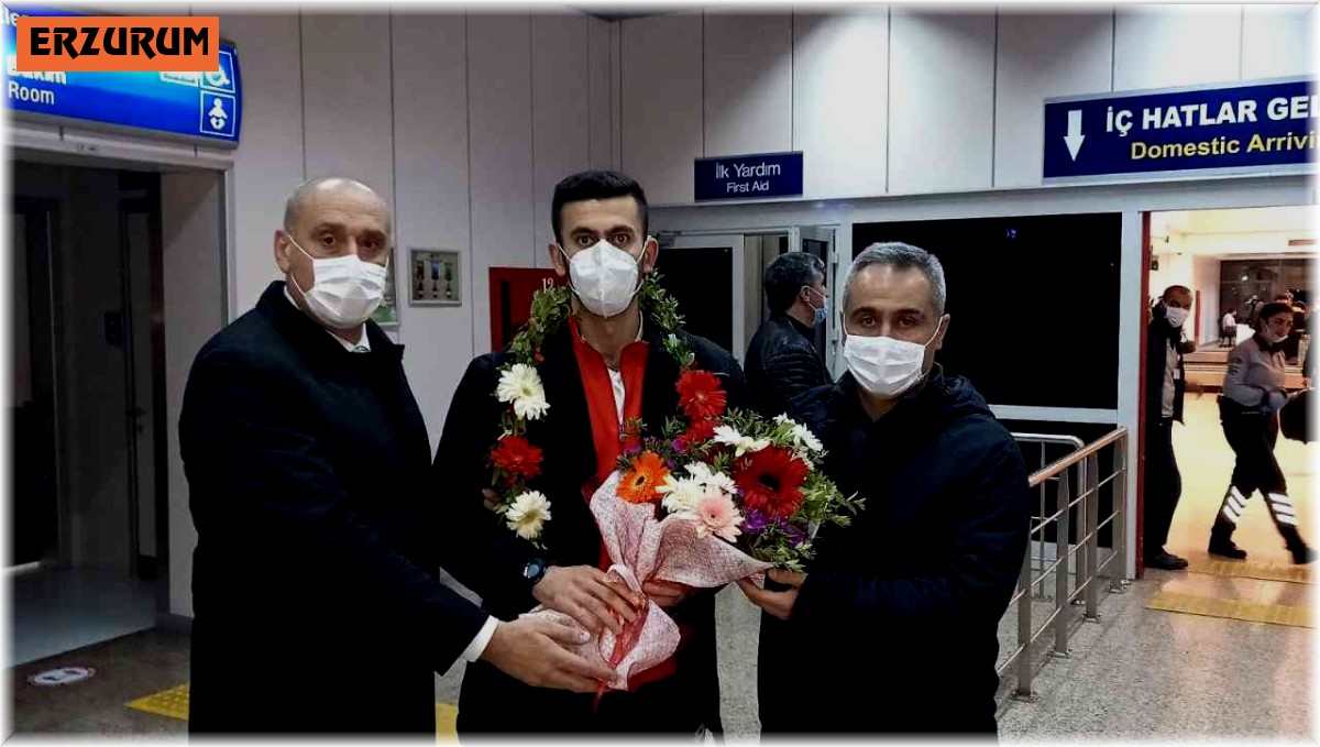 Milli sporcu Kardeşler, İşitme Engelliler Dünya Karate Şampiyonası'nda bronz madalya kazandı