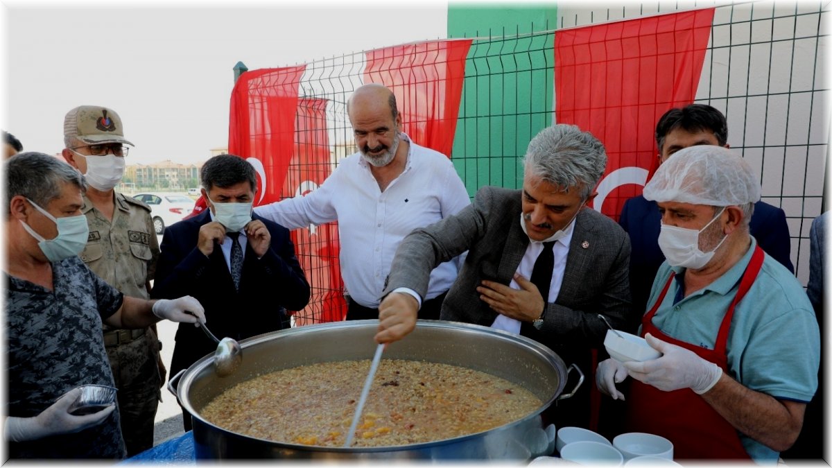 Mimar Sinan Mahallesinde aşure dağıtımı yapıldı