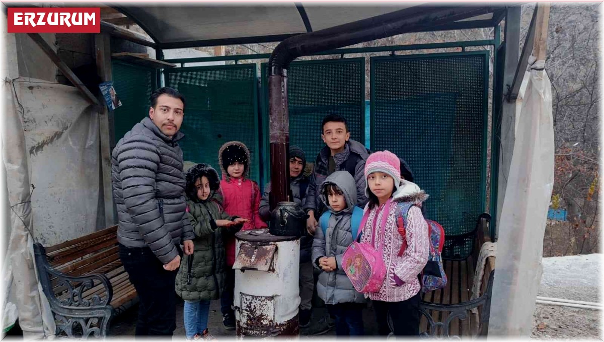 Minibüs durağına soba kurdular: Hem durak hem köy evi