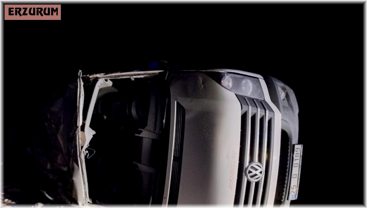 Minibüs şarampole devrildi: 1 ölü 7 yaralı