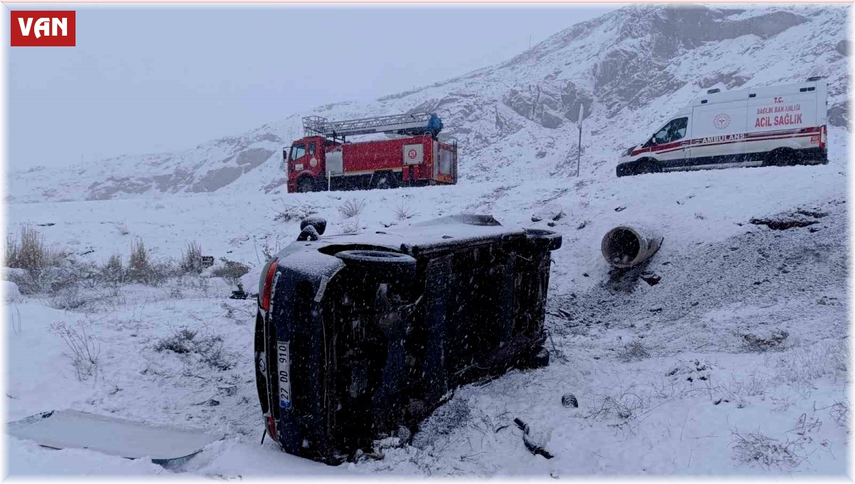 Minibüs şarampole yuvarlandı: 4 yaralı