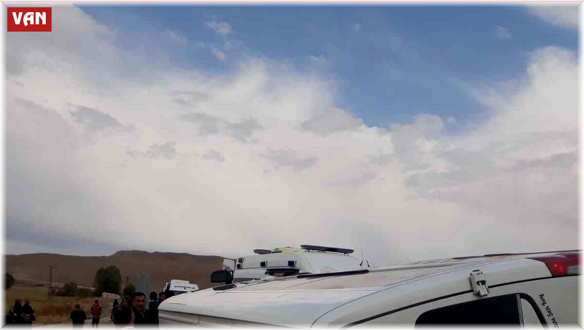 Minibüs yan yattı: 10 yaralı