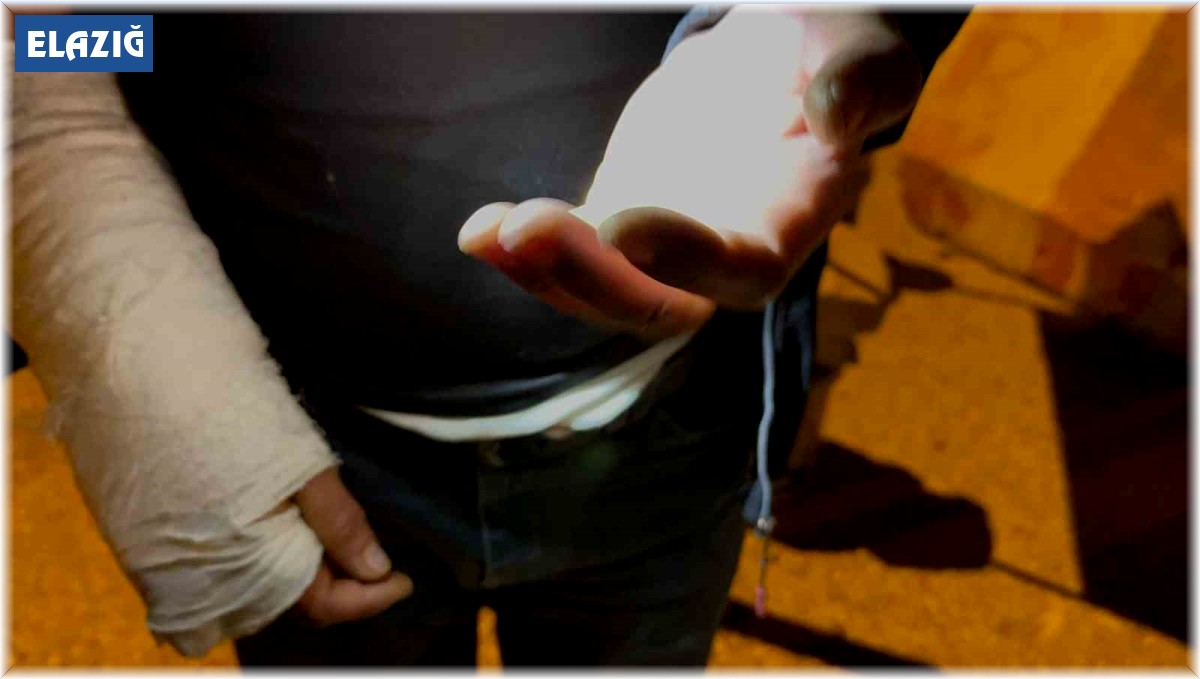 Minibüste yolculuk yaparken elini koltuğun arasına sıkıştırdı