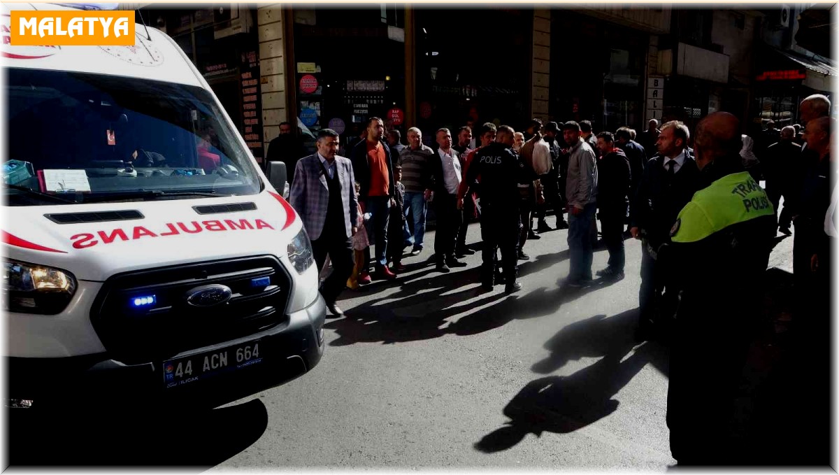 Minibüsün altında kalan kadın metrelerce sürüklendi