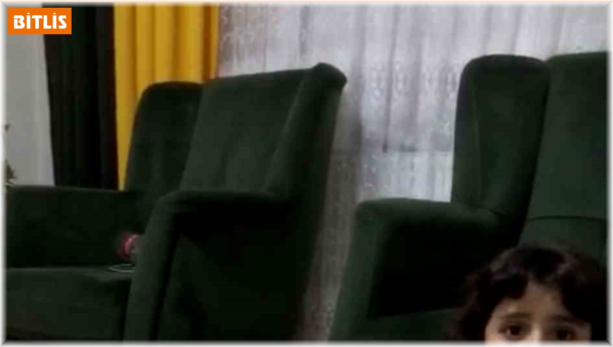 Minik Arin kumbarasını depremzedeler için bağışladı