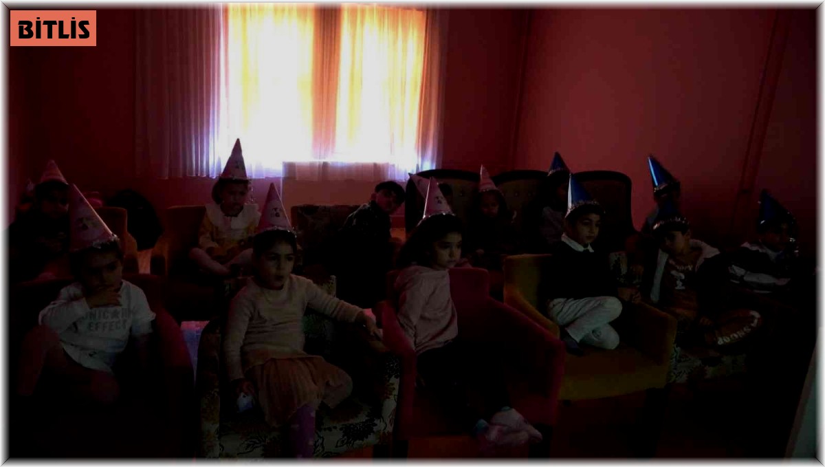 Minik çocuklara emniyet kemeri eğitimi