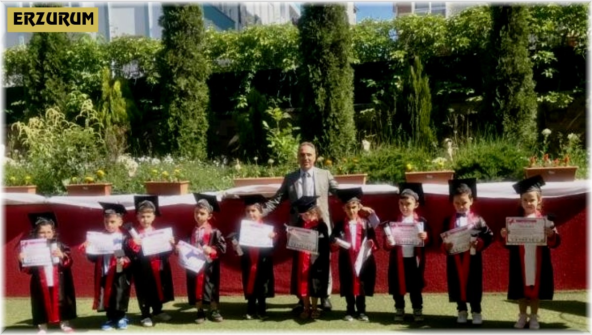 Minik çocukların mezuniyet coşkusu
