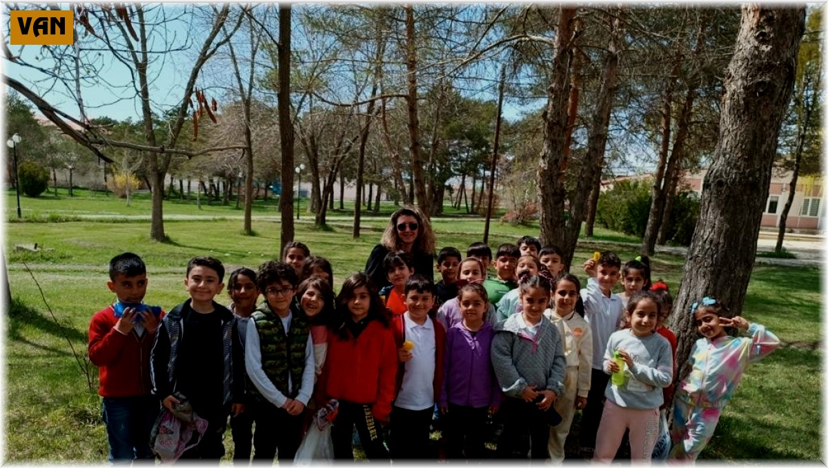 Minik ellerden doğaya anlamlı dokunuş