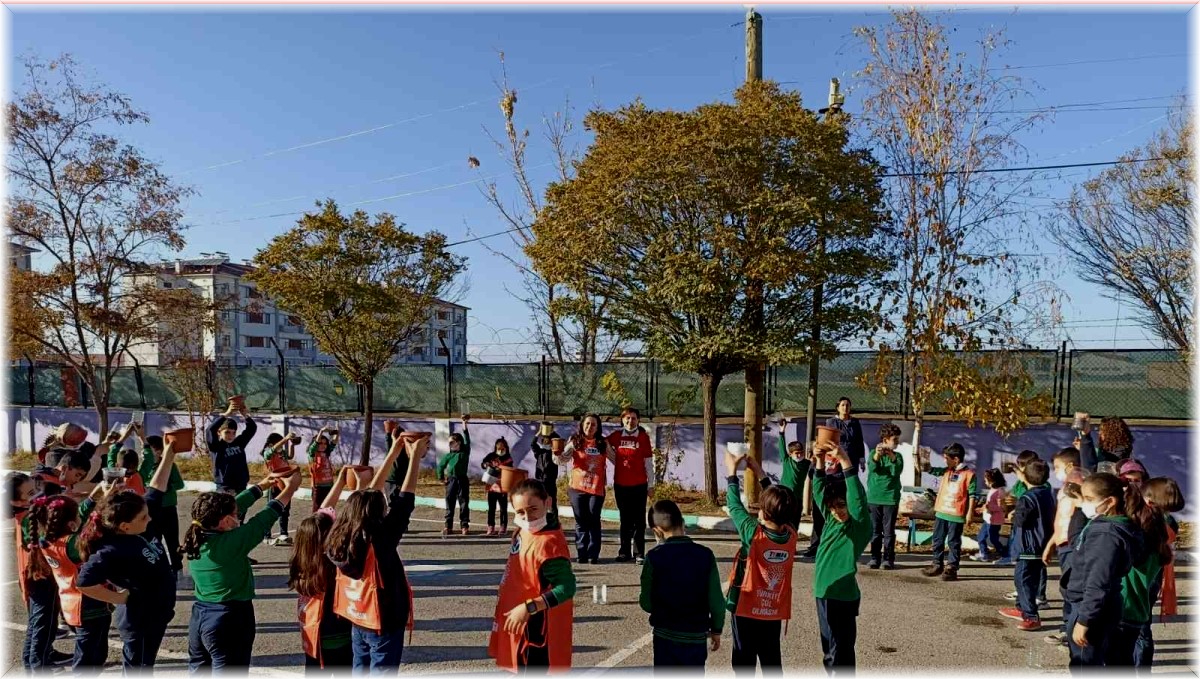 Minik ellerle doğaya dokundular