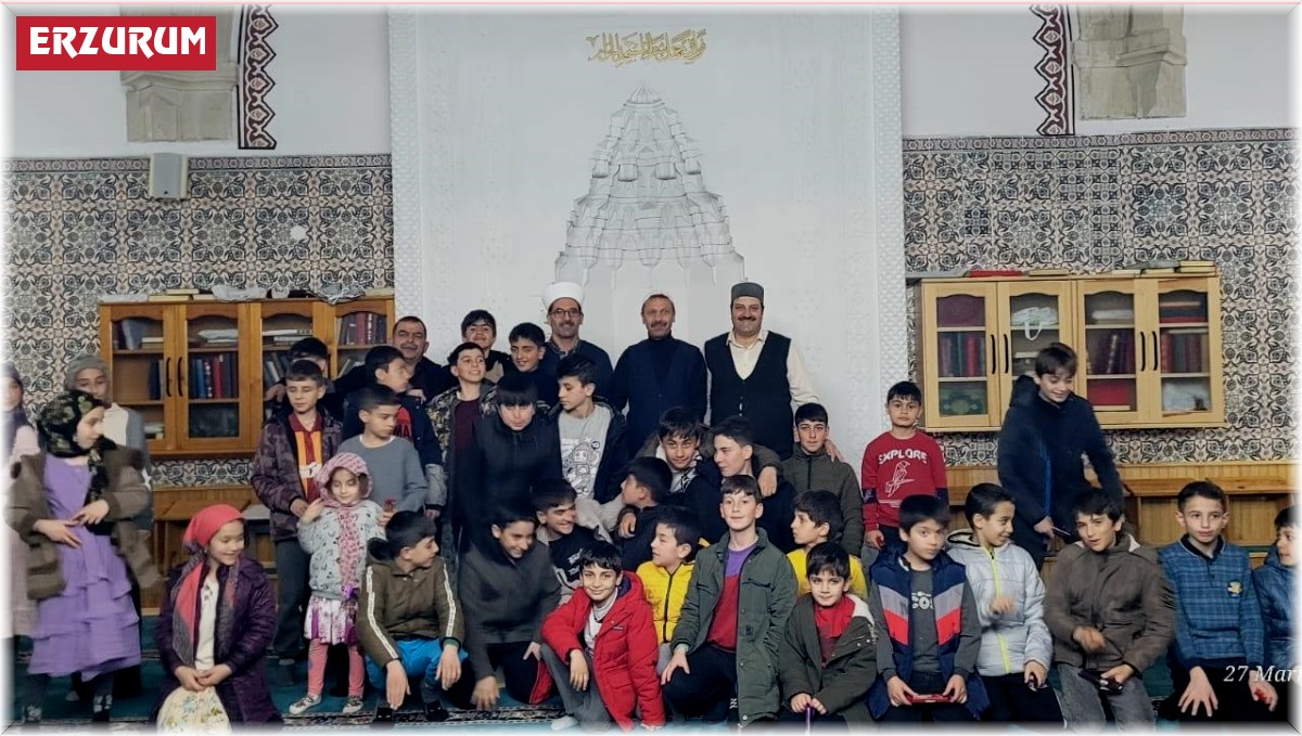 Minik kalpler camilere akın etti