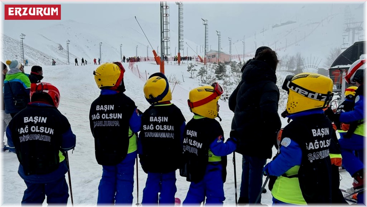 Minik kayak severler depremde hayatını kaybedenleri yarışarak andı