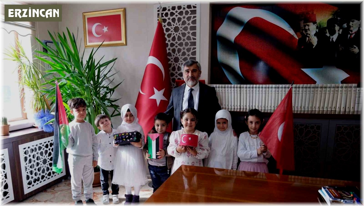 Minik Kur'an kursu öğrencilerinden Filistin'e destek