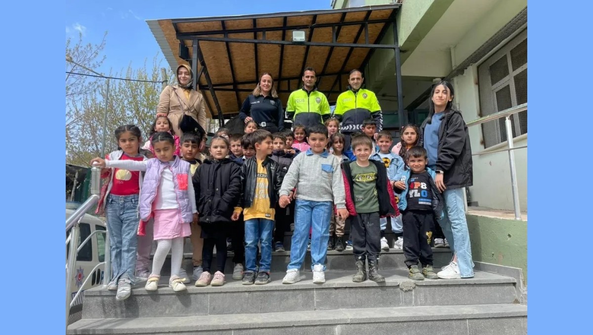 Minik öğrencilerden anlamlı ziyaret