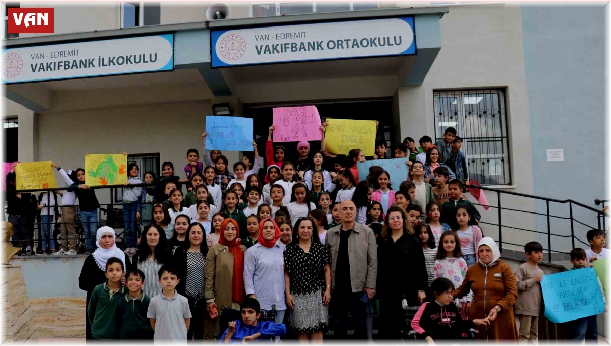 Minik öğrencilerden engellilere yardım eli