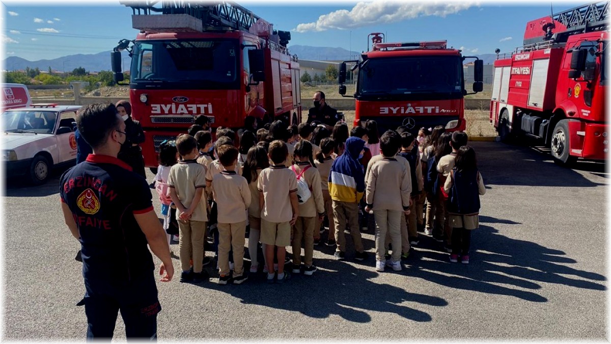 Minik öğrencilerden itfaiyeye ziyaret