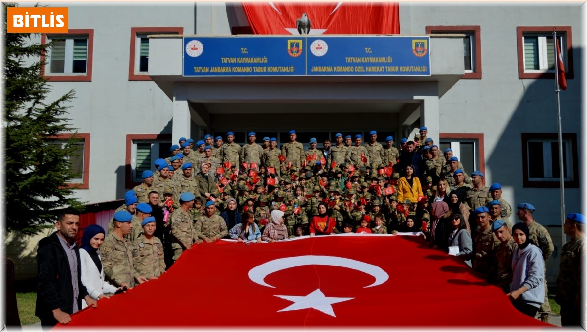 Minik öğrencilerden komando abilerine anlamlı ziyaret