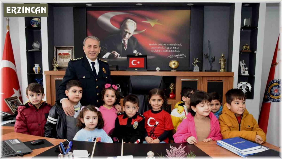 Minik öğrencilerden Polis Haftası ziyareti