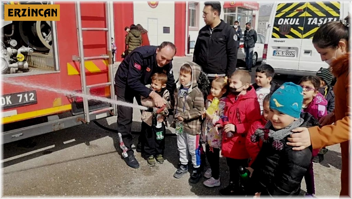 Minik öğrencilere itfaiye dersi