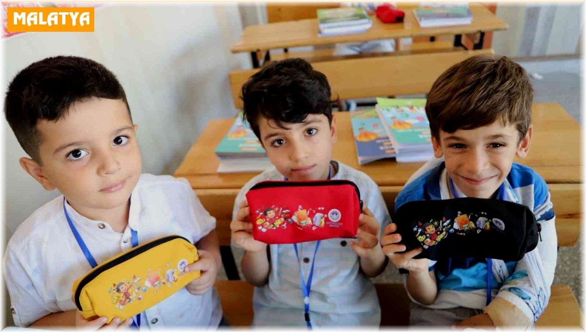Minik öğrencilere kırtasiye sürprizi