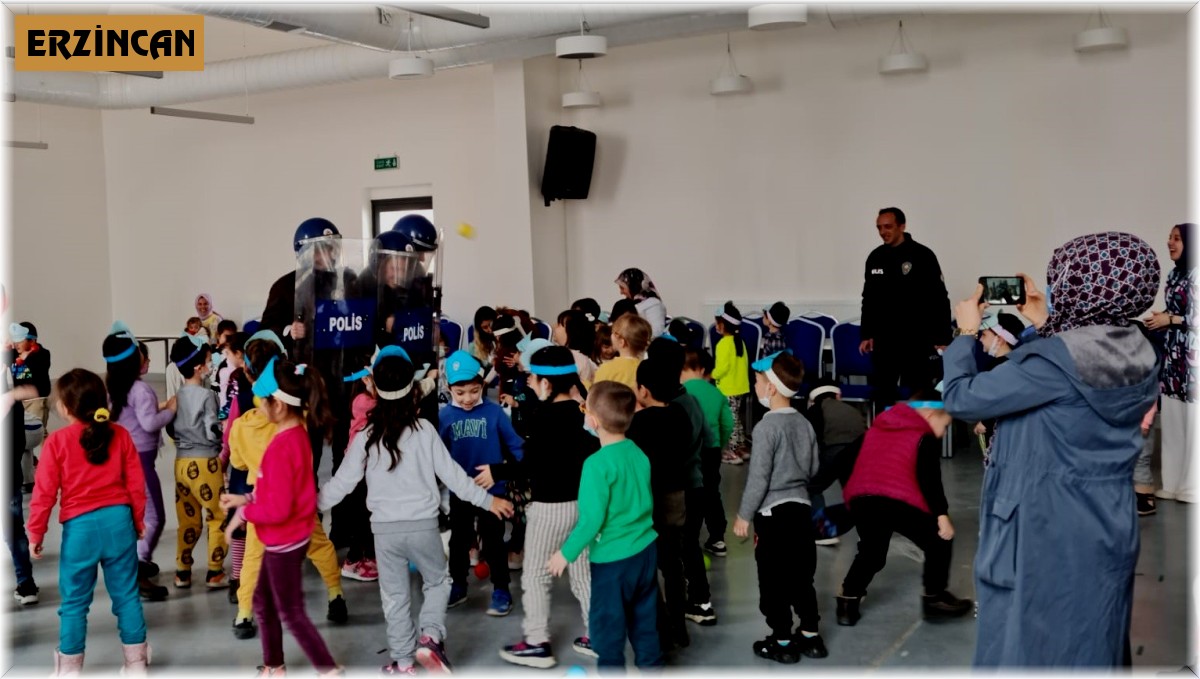 Minik öğrencilere polislik mesleği tanıtıldı