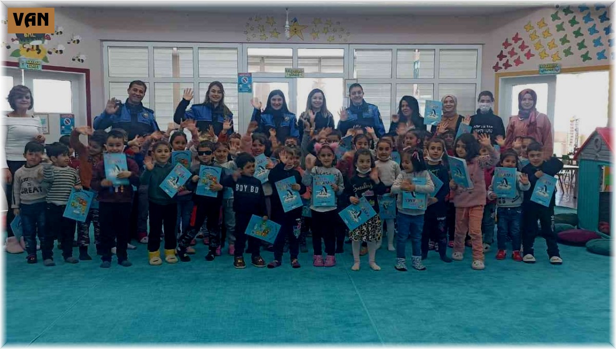 Minik öğrencilere 'polislik' mesleği tanıtıldı