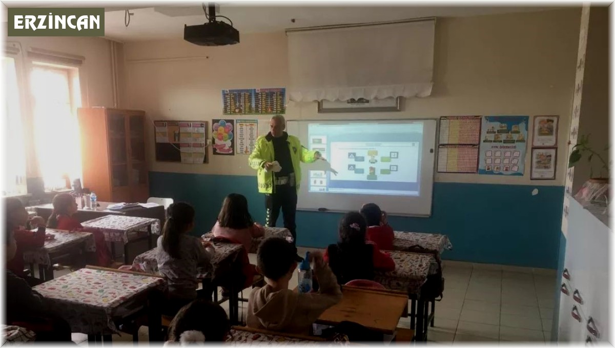 Minik öğrencilere trafik eğitimi verildi