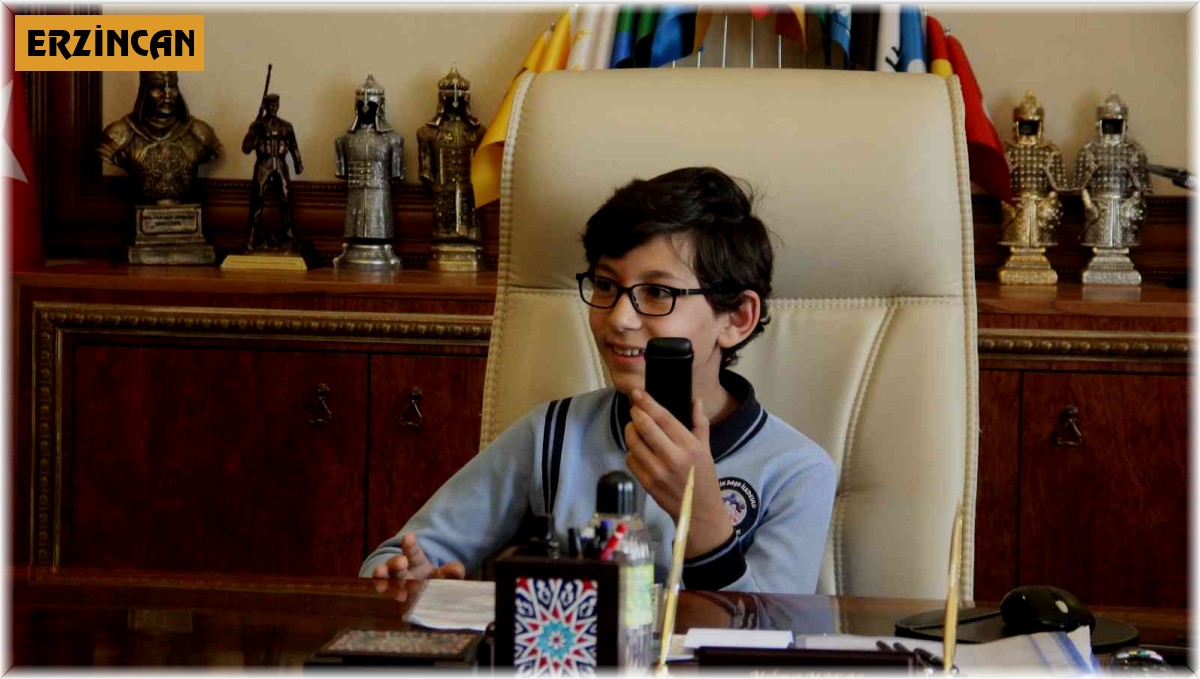 Minik valinin ilk işi Belediye Başkanına talimat vermek oldu