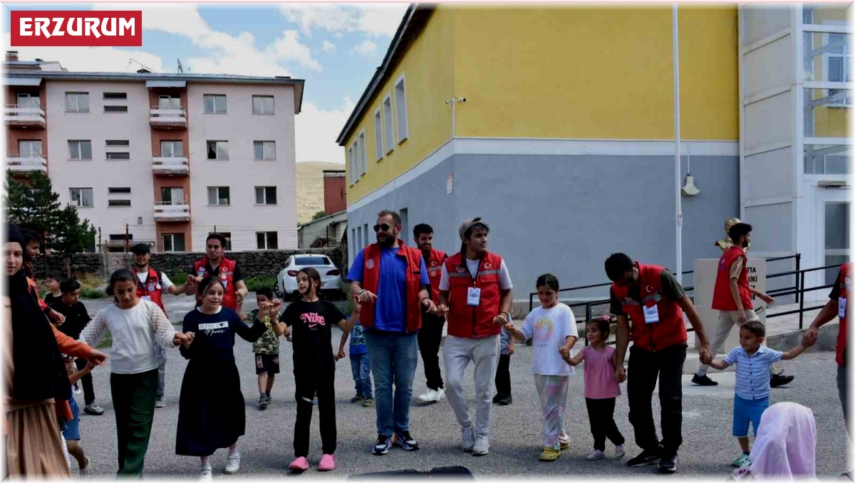 Minik yüreklere dokundular