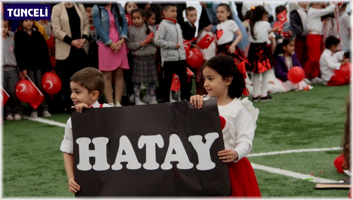 Minikler gösterisinde depremin vurduğu illeri unutmadı