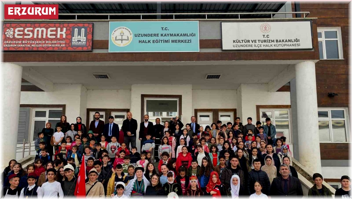 Minikler tarihi konuşturarak şehitlerimizi andılar