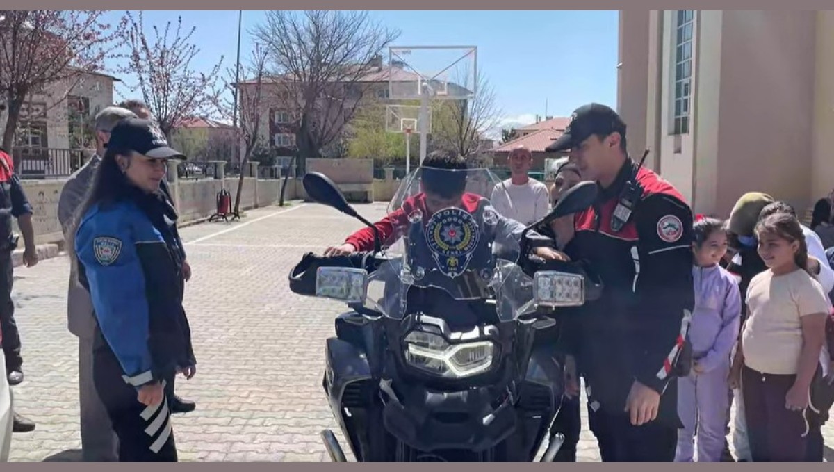 Miniklere polislik mesleği tanıtıldı